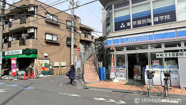隣には「ローソン 下井草駅前店」もあります。