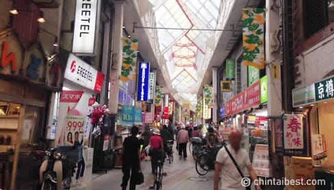  商店街に自転車で買い物に来る人も多いため、自然と自転車の盗難が多くなっている。